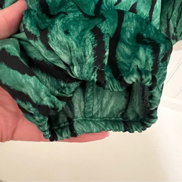 Green Zebra Print wrap Blouse 4X - Picture 5 of 6